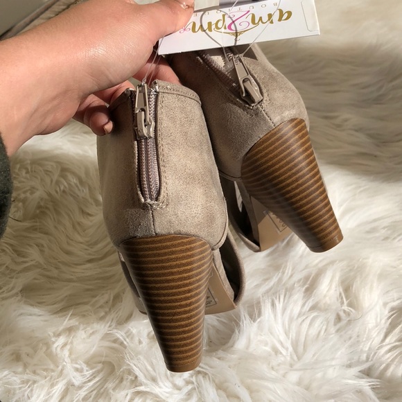 Tan booties - Picture 6 of 7